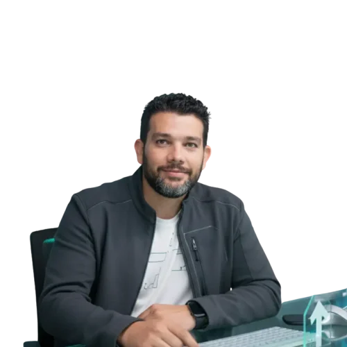 Abdel en un escritorio